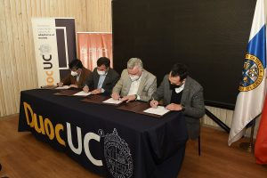 Kiyoshi Fukushi, vicerrector académico Duoc UC; Jorge Menéndez, rector ENAC; Carlos Díaz, rector Duoc UC; Jorge Espinoza, vicerrector académico ENAC.
