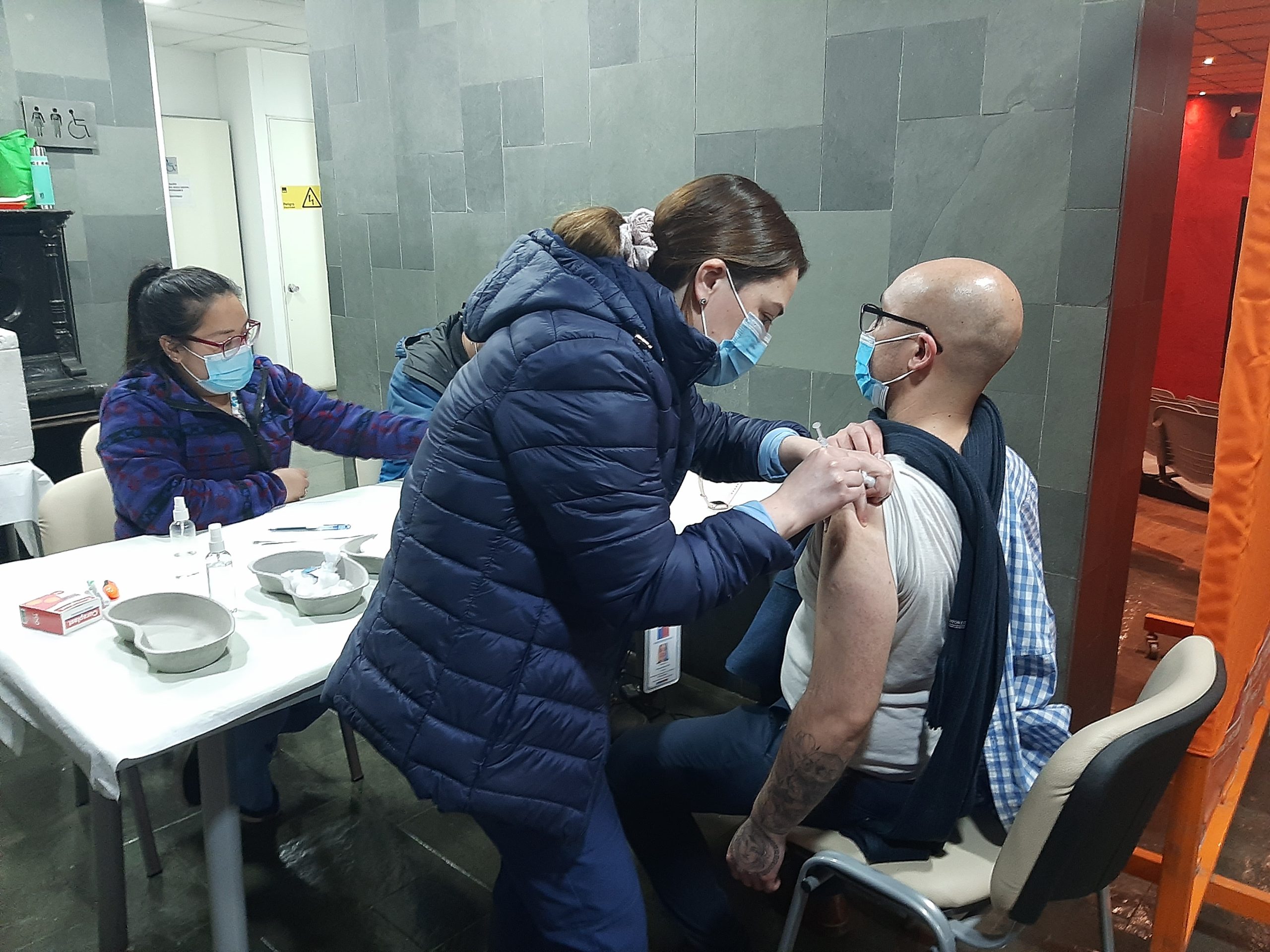 Operativo de vacunación Covid-19 inoculó a rezagados de la comunidad ENAC